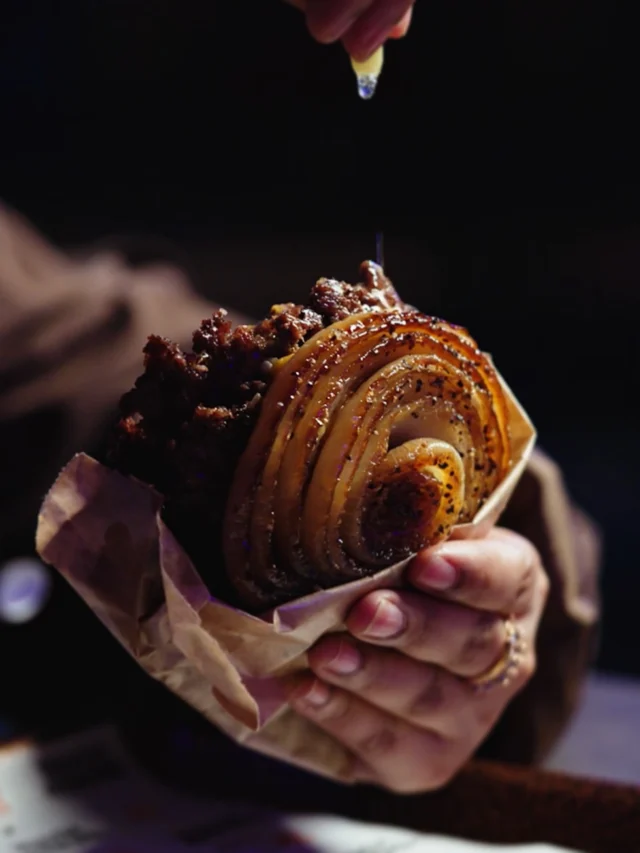 The Irresistible Flying Dutchman. You Can Never Go Wrong With Beautifully Aged, Grass Fed British Aberdeen Angus Beef. 🧅 #smokeandpepper #flyingdutchman #onionburger
